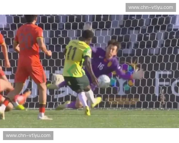 守门员出球体系遭遇考验 拉亚多次神扑力保球门